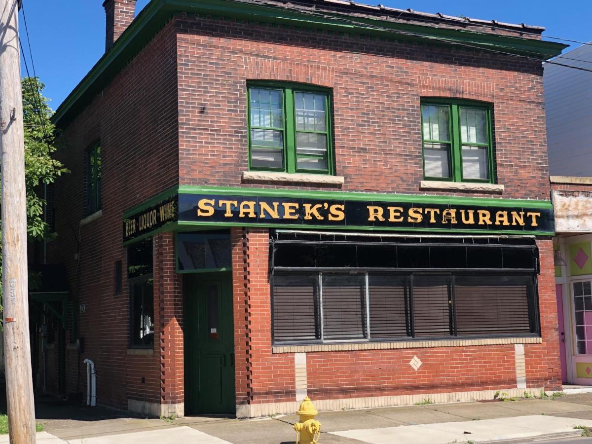 The Pub- 8Br Free Parking, Minutes From Falls & Casino Niagara Falls Exterior photo