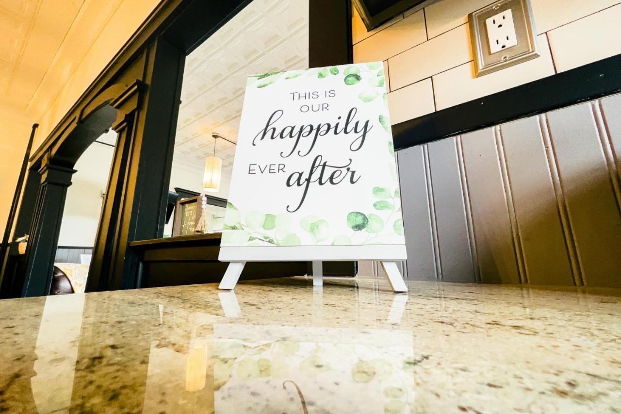 The Pub- 8Br Free Parking, Minutes From Falls & Casino Niagara Falls Exterior photo
